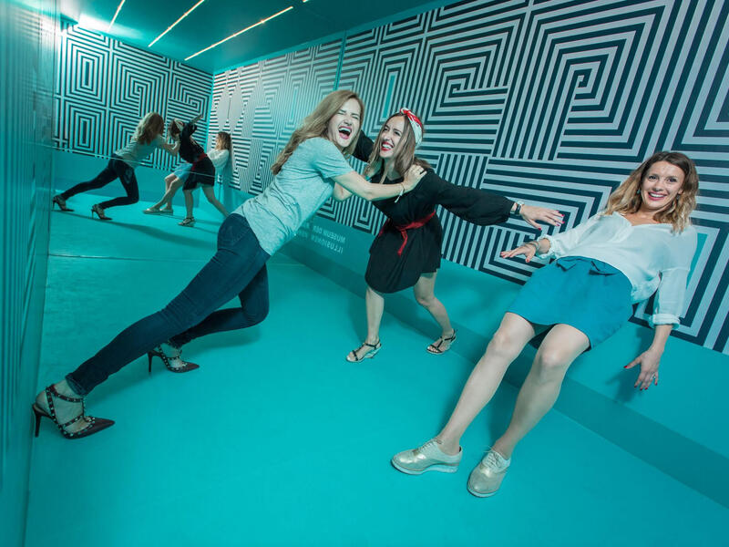 Optical illusions in Museum of Illusions in Dubai (Twitter)