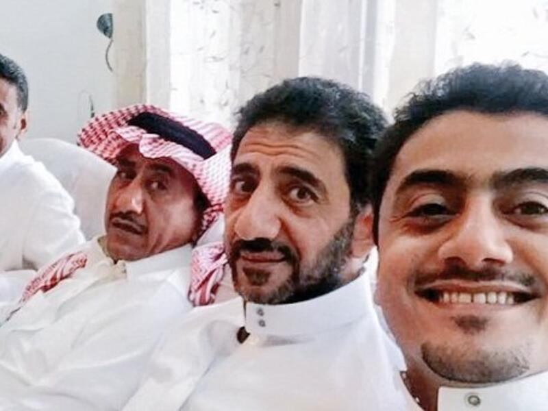 نشر فهد القصبي شقيق الفنان السعودي ناصر القصبي صورة سيلفي تجمعه مع أشقائه ناصر ووليد وعمر نالت إعجاب الكثير من المتابعين .كما علّق رواد مواقع التواصل على الصورة قائلين : «يخلق من الشبه أربعين».
