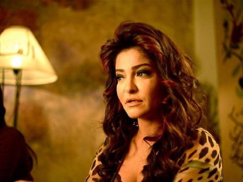 "علا غانم"
أكدت أن قيام زوجها بضربها أمام بناتها دفعها لاتخاذ قرار الانفصال عنه بشكل نهائي، وقالت: "أنا بالنسبة لبناتي مثل أعلى وقدوة ولا يمكن لقدوتهن أن تتعرض للضرب أو الإهانة، لذلك كان الانفصال هو الحل الأمثل".