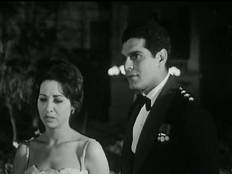 عمر الشريف وفاتن حمامة:  خلال تصوير مشاهد "صراع في الوادي" طلب  الشريف من المخرج أن يتدخل في طلب يد فاتن للزواج، بعد موافقتها على القبلة في المشهد والتي لطالما رفضت تأديتها بأفلام سابقة، ومن أجل الزواج قام بتغيير ديانته من المسيحية إلى الإسلام.