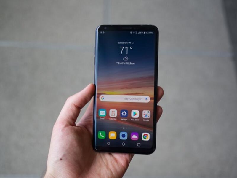 LG’s 2017 do-it-all phone takes yet another victory lap. (TR)