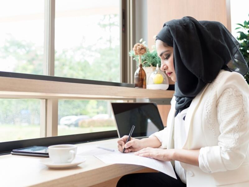 More Than 160 Percent Increase in Women's Salaries in Oman (Shutterstock)