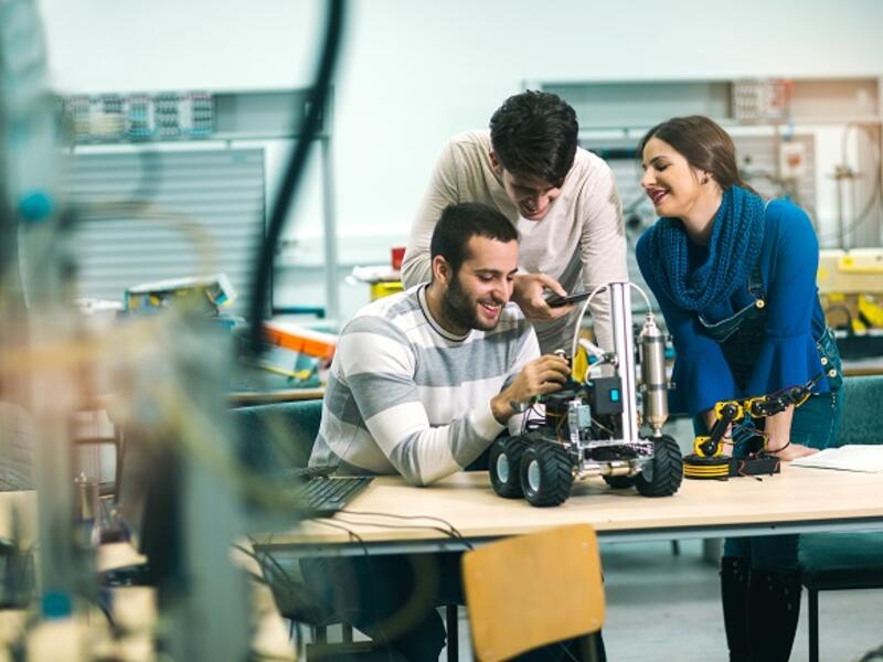 Students must develop transferable skill sets that are agile and cross-disciplinary. (Shuttertsock)