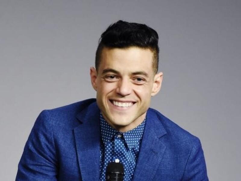 درس المسرح في جامعة "إيفانسفيل" في ولاية إنديانا، وحصل على بكالوريوس الفنون الجميلة عام 2003.