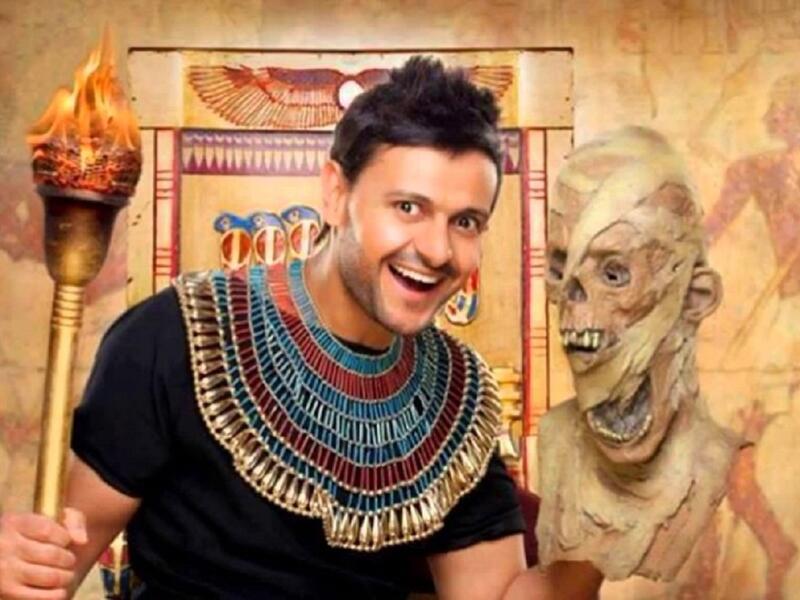رامز عنخ آمون/ 2013: يتم خداع الضيف بأنه يزور مقبرة ساحر يدعى سيلفرو لتنشيط السياحة في مصر وعند دخول المقبرة يتم غلق بابها ويبدأ الصراع بينه وبين الخفاش والثعبان في الظلام ليخرج من التابوت مومياء ألا وهي رامز جلال.
