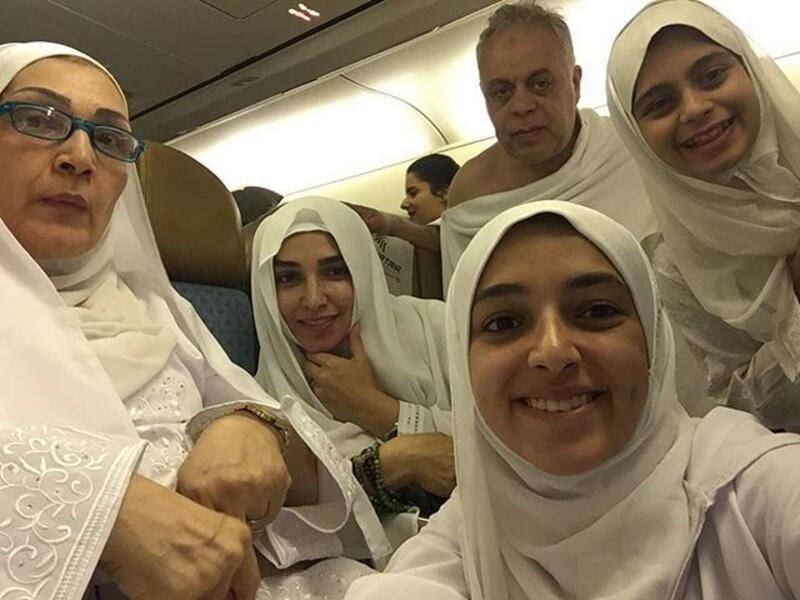 سافرت الممثلة المصرية روجينا مع عائلتها الى السعودية، لأداء مناسك العمرة، قبل إنتهاء شهر رمضان.ونشرت روجينا عبر صفحتها الخاصة على احد مواقع التواصل الإجتماعي، صوراً لها بملابس العمرة وظهر معها زوجها الممثل المصري أشرف زكي وابنتيها، وكذلك والدتها.