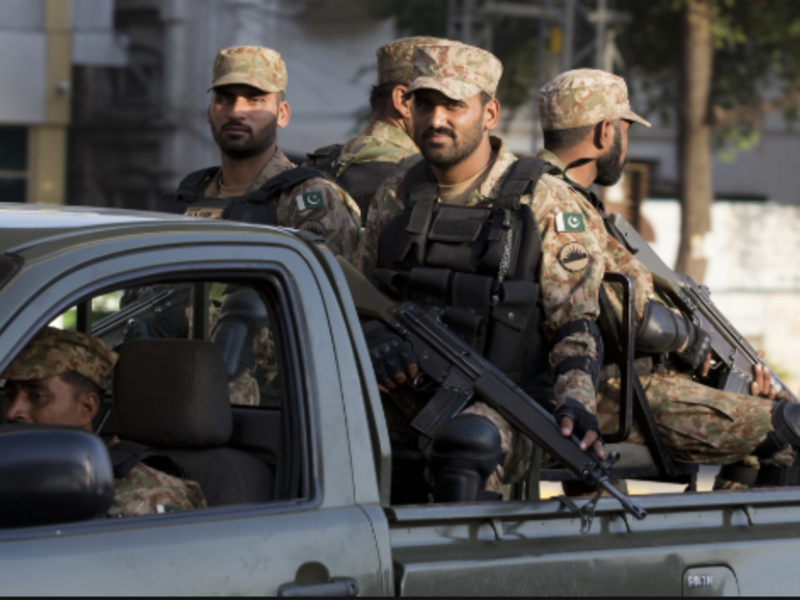 سيتم نشر عناصر من الجيش الباكستاني في نقاط مهمة خلال زيارة بن سلمان للبلاد.