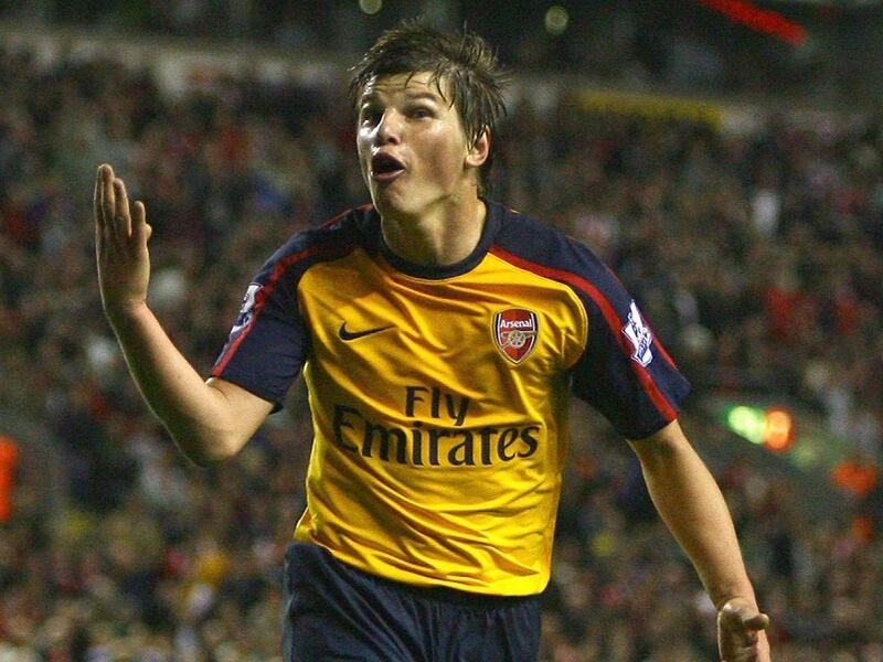 4- لاعب الوسط المهاجم الروسي أندراي آرشافين: استهل مسيرته بصورة رائعة مع زينيت، مما دفع آرسنال لضمه عام 2009 بعدما أصبح أحد أبرز اللاعبين في مركزه عالمياً، إلا أن ذلك لم يطل لتفشل محاولاته في تقديم مستويات ثابتة، مما تسبب بعودته لزينيت عام 2012 ثم كراسنودار في 2015.