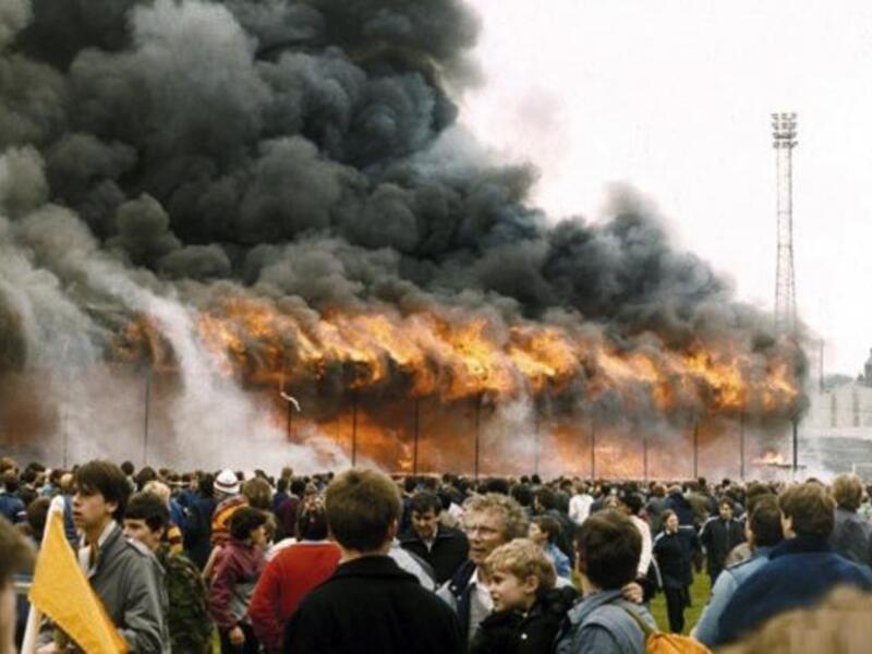 مايو 1985 - بريطانيا: اندلع حريق ضخم في مدرجات ملعب برادفورد سيتي خلال مباراة أمام لينكولن سيتي ضمن دوري الدرجة الثالثة قتل على إثره 56 شخصاً، فيما جرح أكثر من 250.