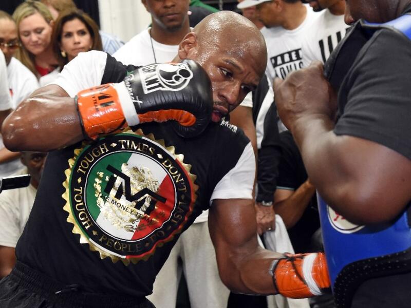 المركز الأول: الملاكم الأميركي فلويد مايويذر بما مجموعه 300 مليون دولار