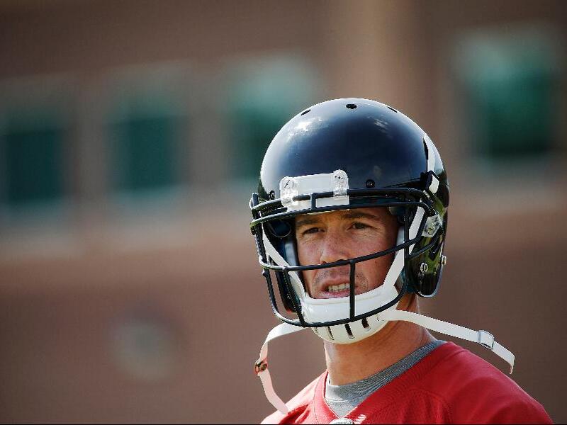 لاعب كرة القدم الأميركية مات رايان: حقق أرباحاً وصلت إلى 43.8 مليون دولار خلال عام 2014.