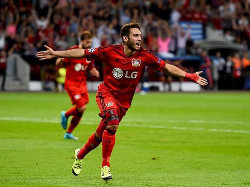 6- لاعب الوسط المهاجم الألماني هاكان تشالهانوغلو (باير ليفركوزن)