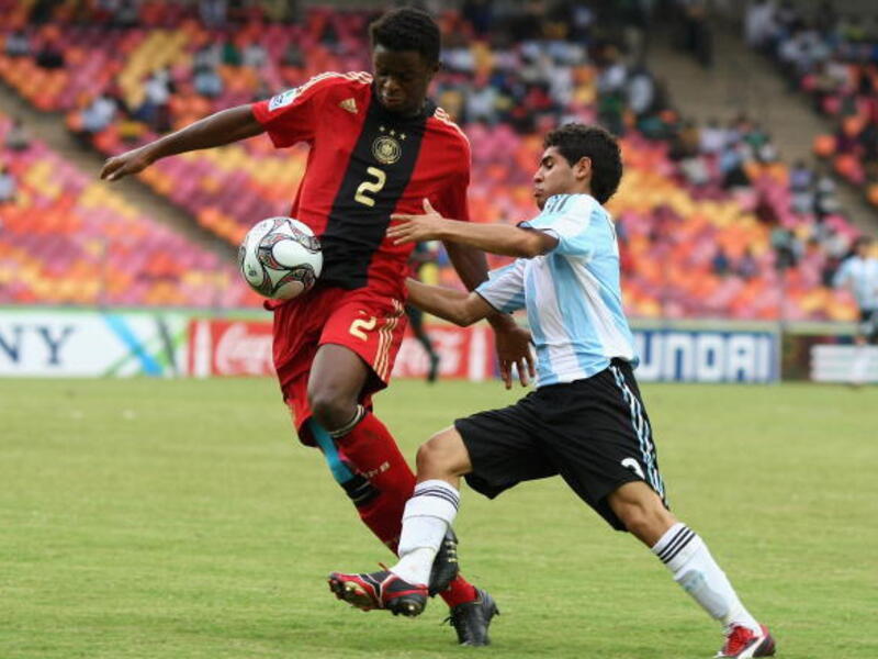 المهاجم الأرجنتيني دانييل ألبرتو فيلالفا باريوس (155 سم - مواليد 1992): احترف في صفوف ريفر بلايت وأرجنتينوس جونيورز وفيراكروز.