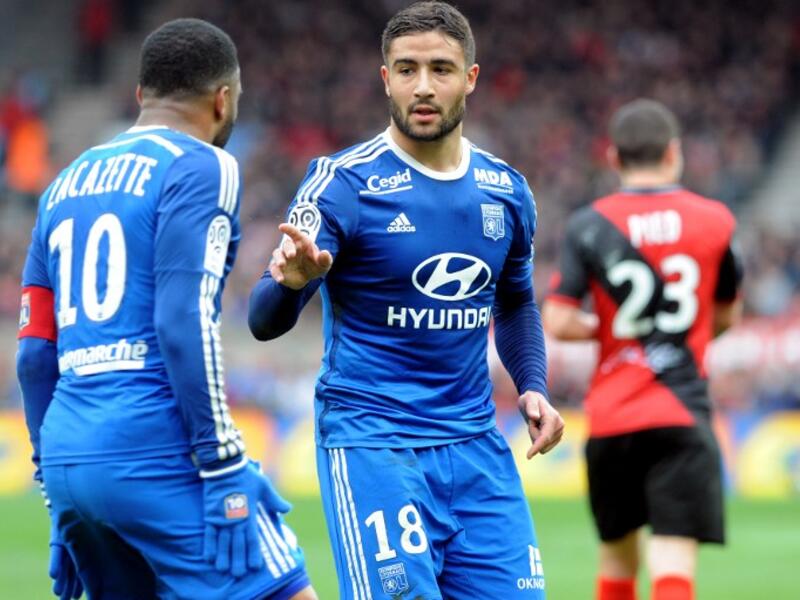 لاعب الوسط المهاجم الفرنسي جزائري الأصل نبيل فقير (ليون)