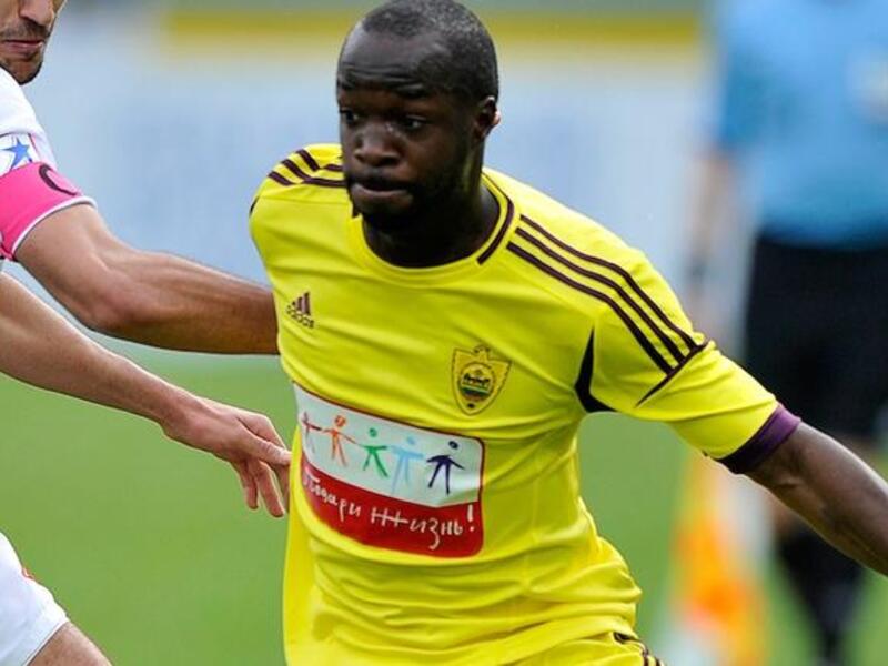 الفرنسي لاسانا ديارا (آنجي): لاعب صال وجال في أندية أوروبا ولعب في صفوف لو هافر وتشلسي وآرسنال وبورتسموث وريال مدريد وأخيراً في آنجي ماكاتشكالا الروسي، لاعب مقاتل يستطيع اللعب في خطي الدفاع والوسط ويعتبر بمثابة "الجوكر".