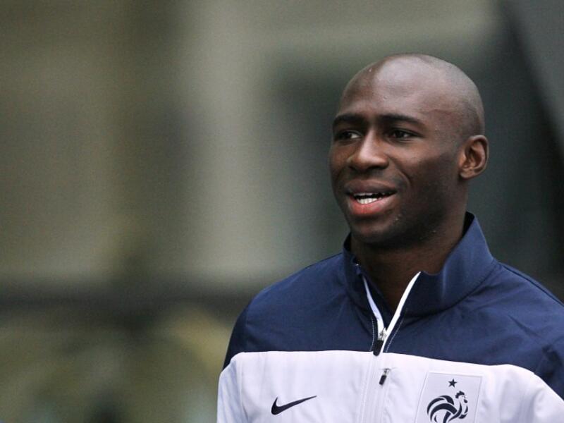 6- المدافع الفرنسي إيلياكيم مانغالا: انتقل من بورتو إلى مانشستر سيتي مقابل 40 مليون يورو موسم 2012-2013.