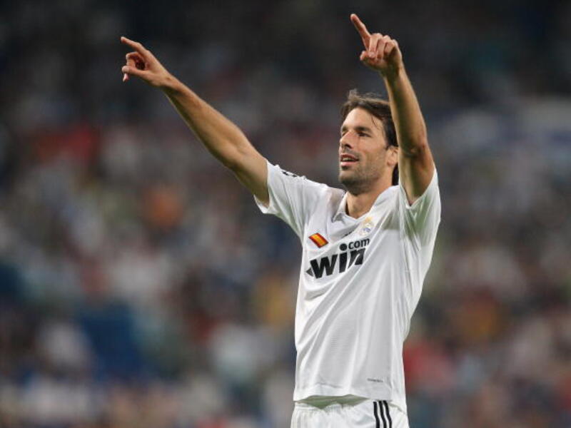 4- المهاجم الهولندي المعتزل رود فان نيستلروي مواليد 1976: نجح في الفوز بلقب هداف إسبانيا رفقة ريال مدريد حينما كان يبلغ من العمر 31 عاماً.