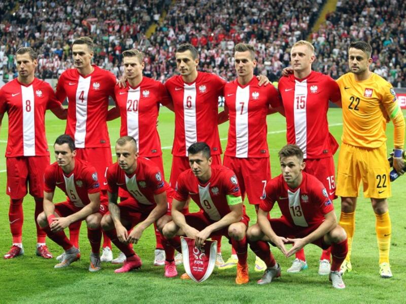 منتخب بولندا (المجموعة الرابعة): احتل المركز الثاني برصيد 21 نقطة (6 فوز، و3 تعادلات، وخسارة واحدة من 10 مباريات).