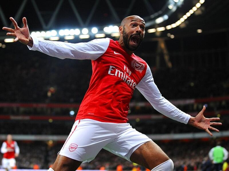 الفرنسي تييري هنري: قطع أشواطاً كبيرة بعد بدايته كجناح رفقة موناكو، إذ تحول بعد انضمامه إلى آرسنال عام 2000 لخط الهجوم، ليصبح هدافاً مرعباً نظراً لسرعته ومهاراته وذكائه.