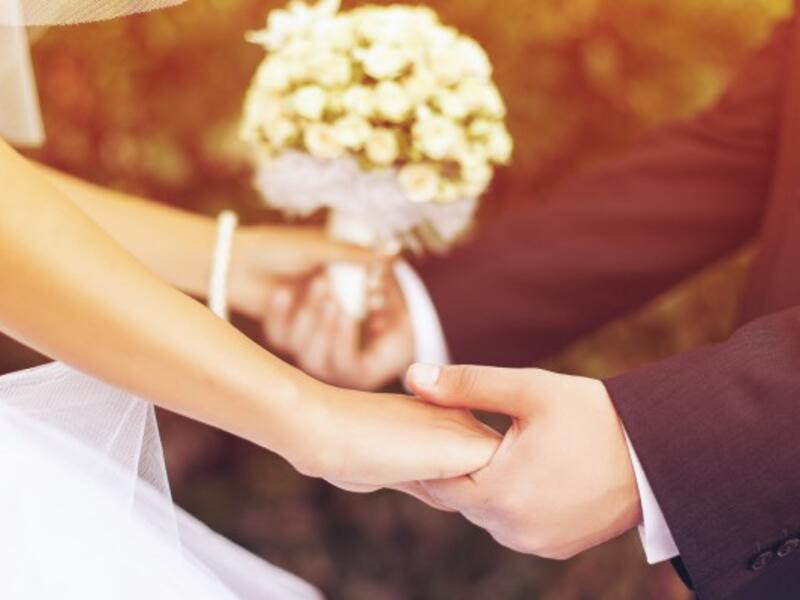 في المملكة العربية السعودية تفاجأ المأذون الشرعي عند عقد قران بطلب والد العروس مهراً غريباً وقيمته 111 ريال سعودي، وعندما سألهما المأذون لماذا هذا المبلغ بالذات؟،أجاباه بأنه رقم جالب للحظ لديهم.