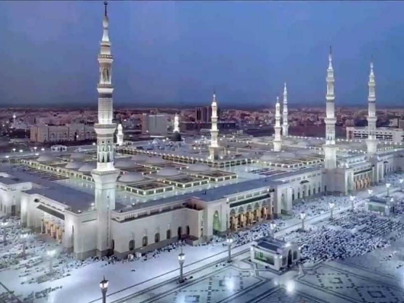 المرتبة الثانية المسجد النبوي الشريف أحد أكبر المساجد في العالم وثاني أقدس موقع في الإسلام وهو المسجد الذي بناه الرسول محمد عليه السلام في المدينة المنورة ويحتضن المسجد مئات الالاف من المسلمين من شتى انحاء العالم والزوار والمعتمرين خلال شهر رمضان المبارك.