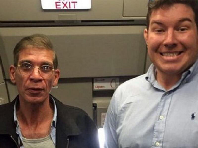 سيلفي الطائرة المختطفة
التقاط شاب بريطاني صورة سيلفي مع المصري الذي خطف طائرة وغير مسارها لتهبط في قبرص مدعيًا بأنه سيفجرها، وذلك للقاء طليقته.