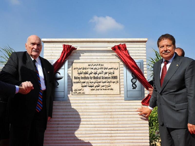 مدينة زويل للعلوم والتكنولوجيا وهو مشروع مبادر لتطوير العلم والتعليم في مصر وسميت باسم العالم المصري أحمد زويل، وهي مؤسسة تتمتع بالاستقلالية التامة ويتم تمويلها عبر التبرعات من الهيئات والأشخاص. تم بناء المشروع في مدينة 6 أكتوبر في مصر.