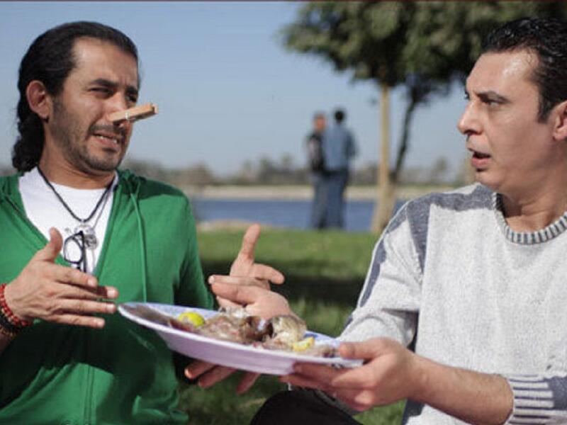 قطع أحمد هذه العادة مؤقتاً حين قدم فيلم "عسل أسود" عام 2010 الذي لم يقتبس من أصل أجنبي، لكنه لم يستطع أن يبعد طويلاً ليعود للدائرة نفسها بتقديم فيلم "إكس لارج" المقتبس من فيلم كوري اسمه "بووند بيوتي" من إنتاج 2006.