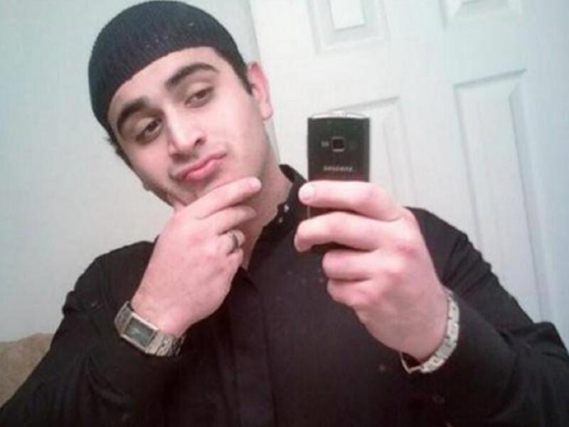 قال والد متين أن ابنه شعر بالغضب الشديد حينما رأى رجلين مثليين يتبادلان القبلات أمام ابنه. حيث قال "كنا بوسط مدينة ميامي. وشاهد رجلين يتبادلان القبلات أمام زوجته وابنه وغضب بشدة. وكان يتبادلان القبلات واللمسات وقال انظر إنهما يفعلان ذلك أمام ابني".