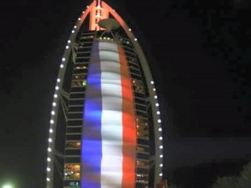 قامت دولة الإمارات العربية بإضاءة علم فرنسا على العديد من المعالم المهمة فيها وأبرزها برج العرب.