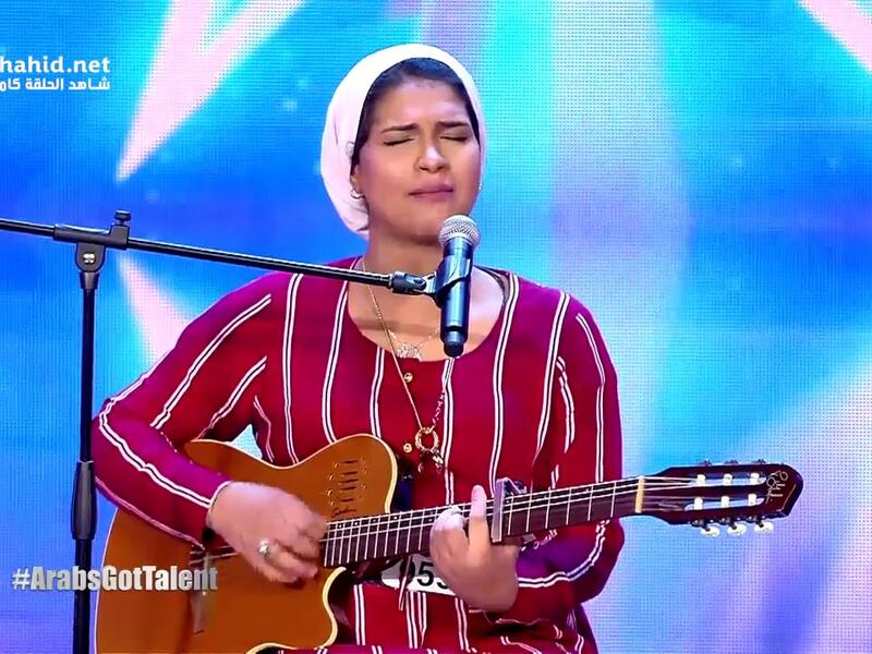 إيمان مصطفى الشميطي تمتلك صوتًا عذبًا وإحساسًا عاليًا خلال أدائها أغنية "كده يا قلبي" للنّجمة المصريّة شيرين عبد الوهاب فاستحقّت وبجدارة الباز الذهبي من نجوى كرم لتنتقل بذلك تلقائيًّا إلى مرحلة العروض المباشرة.