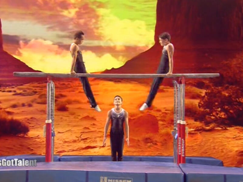  فريق "Blida Gymnastique" من الجزائر، كما وصفهم أحمد حلمي "الفئران" مجموعة واعدة تقدم عروضا راقصة بالجمباز.