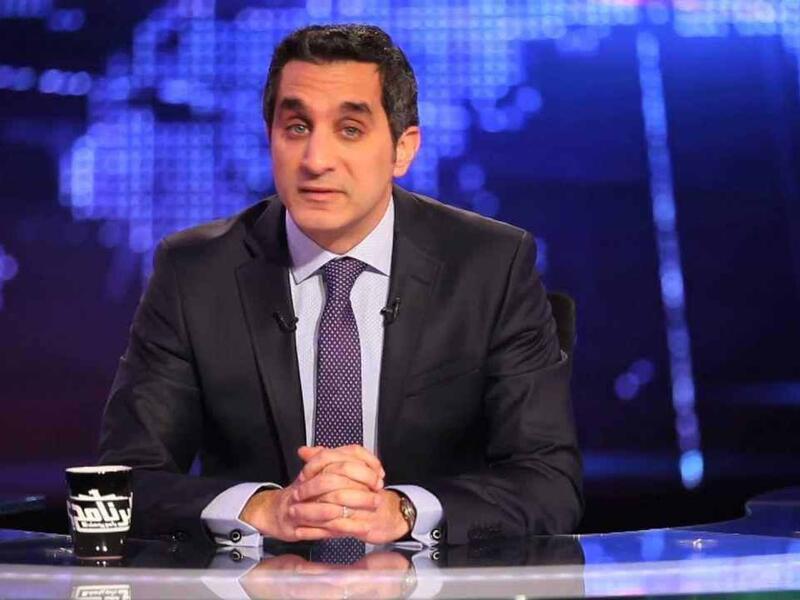 سخر الإعلامي باسم يوسف، من الإقبال الضعيف على الانتخابات البرلمانية في مصر، قائلا إن عدم الإقبال على اللجان سببه "استراتيجية عبقرية نثبت للعالم أننا بلد مش زحمة وإننا حلينا مشاكل المرور والتلوث" مضيفا وسم #السياحة_اولى.