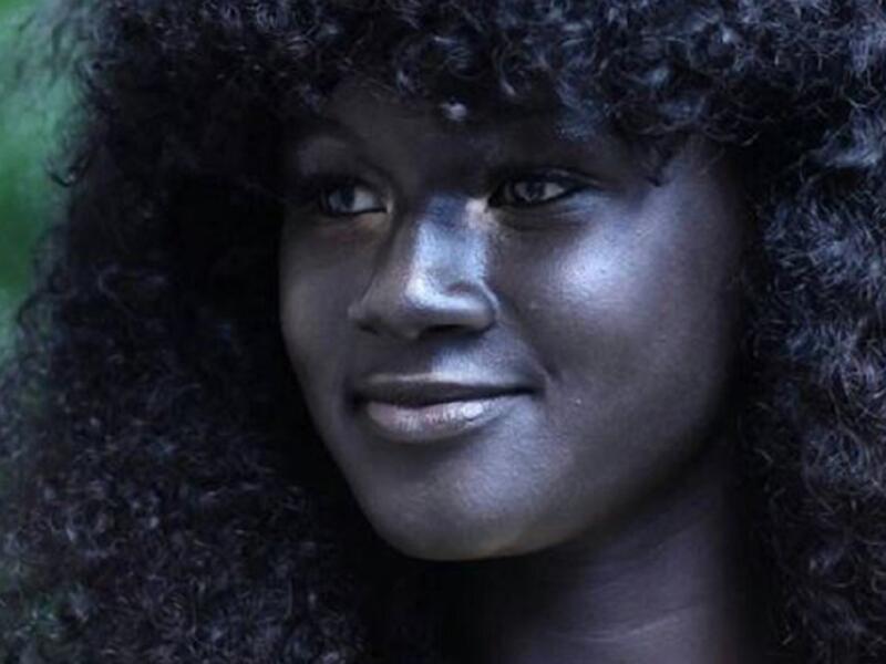 أطلقت ديوب على نفسها لقب " آلهة الميلانيين"  وذلك لشعورها بالفخر  اتجاه لون بشرتها  شديد السمرة.
