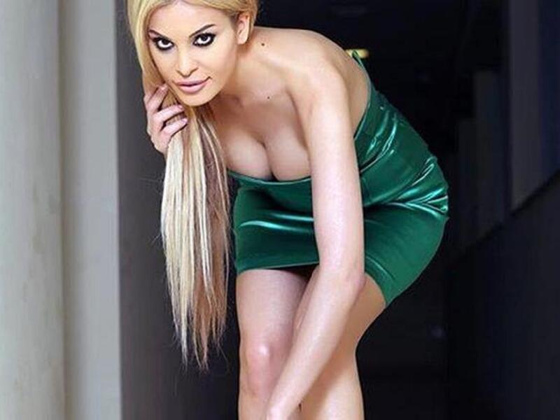 تنشر الفنانة اللبنانية دومنيك حوراني المثيرة للجدل باستمرار صور عبر حسابها الخاص في الفيسبوك تظهر أجزاء كبيرة من جسمها لتتعرض بشكل مستمر للانتقادات والتعليقات الجنسية!