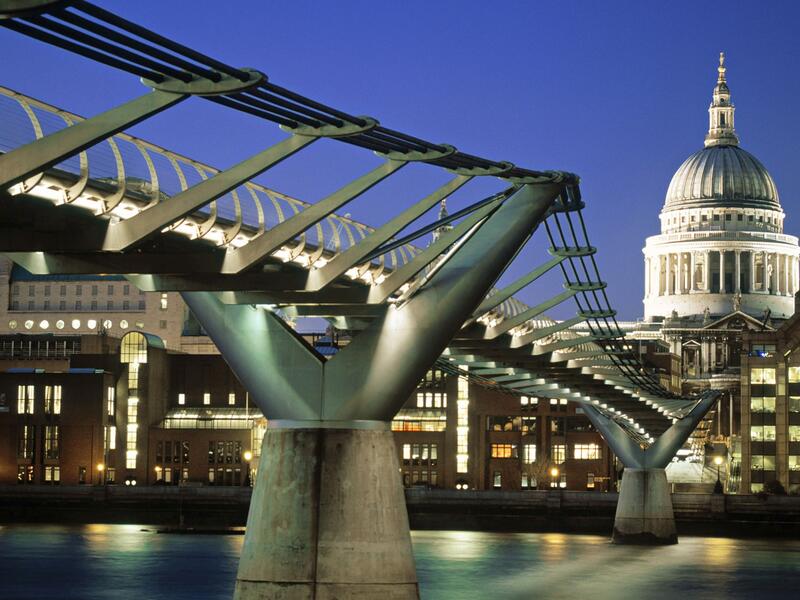 المملكة المتحدة – إنجلترا ينظر الكثير إلى كل من المملكة المتحدة بإعتبارهما من الأماكن الآمنة، ومع ذلك، تشير البيانات الى شيء مختلف تماما حيث تحتل هاتان المدينتان مراتب عالية في خمس فئات من الجرائم هي: الاعتداء والسطو، الاغتصاب والسرقة والعنف الجنسي.