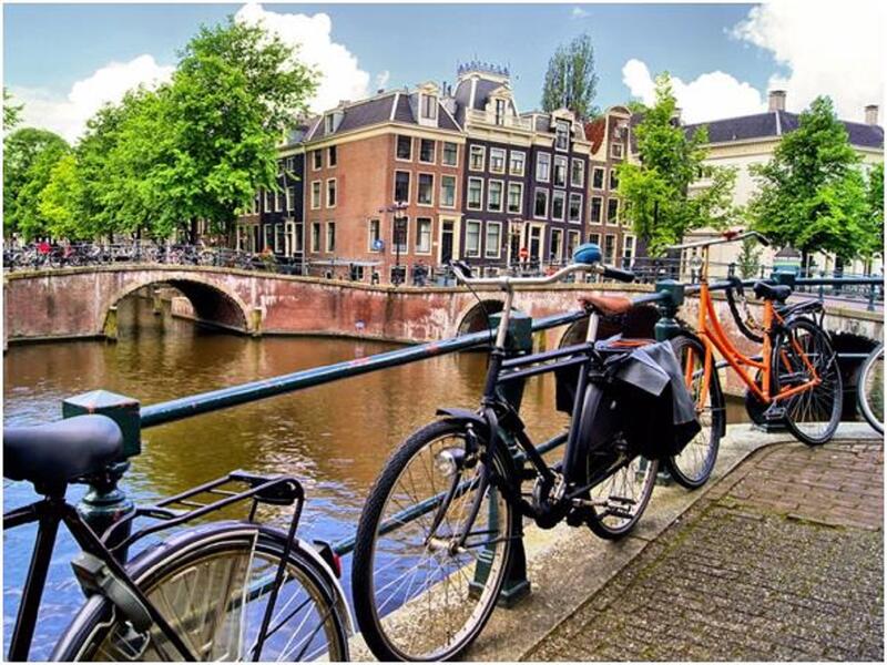 تقدمت هولندا مركزا هذا العام لتحتل بذلك المركز الثامن، وقد احتلت مراكز مرتفعة في مؤشرات التعليم والصحة والحرية الشخصية.