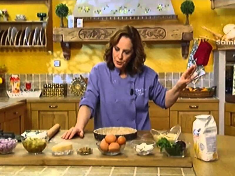 حورية زنون: شيف جزائرية ، حصلت على دراسات عليا في فن الطهي في كندا تخصص الحلويات ، لها خبرة كبيرة بصنع جميع أنواع الخبز الفرنسي والمعجنات ، تقدم برنامج “حورية المطبخ” على قناة فتافيت ، وقد اصدرت مجلة تضع فيها جميع وصفاتها التي تقدمها على البرنامج .