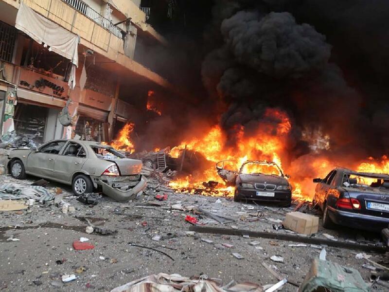 "يوم دامٍ في بغداد"  14 يناير/كانون الثاني 2016 أنفجرت سيارةٌ ملغومةٌ قرب مجمّع تجاري في بغداد، ما أدى إلى مقتل 18 شخصاً وإصابة 40 آخرين، قبل أن تنفجر في وقت لاحق قنبلتان في بلدة المقدادية شرق البلاد، أسفر عن مقتل 20 شخصاً وجرح 50.