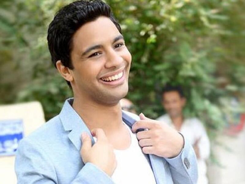 نجا المطرب الشاب أحمد جمال مؤخراً من الموت بأعجوبة في حادث سيارة بعد 24 ساعة فقط من نجاته في حادث مماثل، لينضم لقائمة طويلة من نجوم الفن الذين أفلتوا بأعجوبة من الموت المحقق .