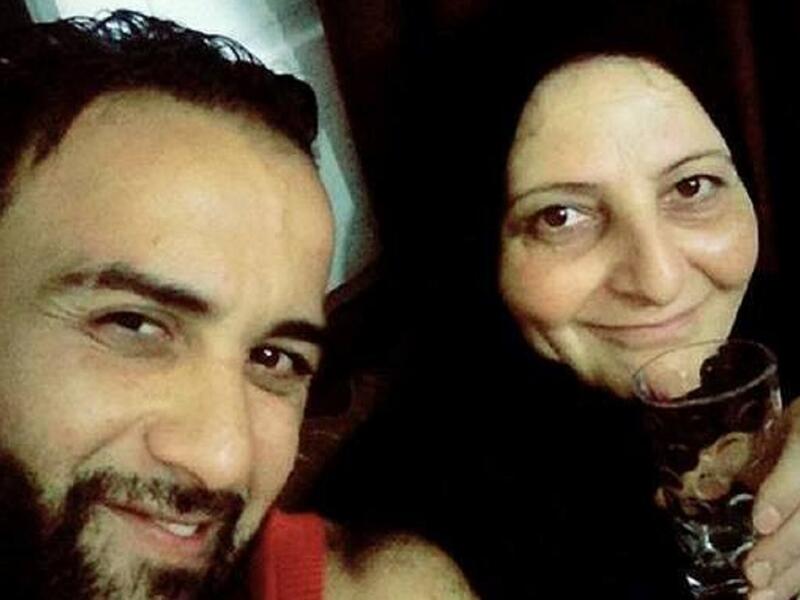 قام شاب أردني بقتل والدته وفصل راسها عن جسمها  بسكين وذلك دون سبب، هذه الجريمة هزت الشارع الاردني والعربي. وتناقل رواد مواقع التواصل الاجتماعي صور للجريمة. التي تعد من اخطر الجرائم التي شهدها الأردن.