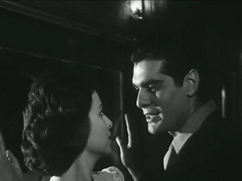 	قبلة فاتن حمامة وعمر الشريف في فيلم صراع في الوادي. حيث كانت ترفض القبلات في أفلامها وهي متزوجة لكنها وافقت على مشهد القبلة لان السيناريو يتطلب ذلك، فوقع الطلاق بينها وبين زوجها،وعند انتهاء التصوير، أشهرعمر الشريف إسلامه وتزوج منها.