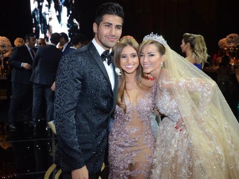 عدد كبير من أبناء الجالية اللبنانية بالقاهرة حرصوا على المشاركة في الاحتفال بزفاف ملك جمال ربيع الزين  على خبيرة التغذية الدكتورة إنجي قصابية. 