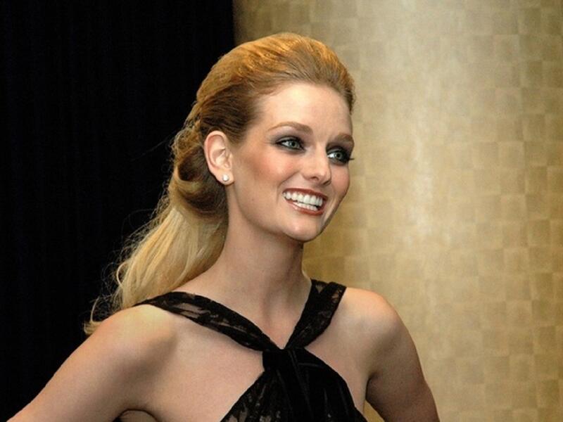 ليديا هيرست:هي سيدة تمتلك المال والجمال كما تنتمي لعائلة مرموقة وهي عارضة أزياء وناشطة في الأعمال الخيرية، وسفيرة الابتسامة في منظمة "أوبريشن سمايل" التي تهدف لرسم الابتسامات في وجوه الأطفال المحتاجين، ليديا هي أيضاً مدونة ناجحة، ووريثة سلسلة عملاقة لدار النشر
