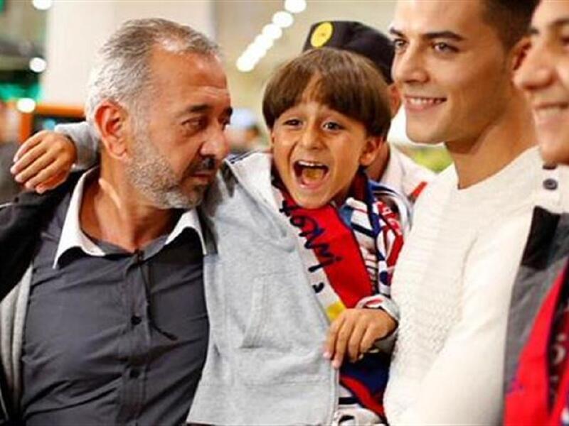 وصل اللاجئ السوري أسامة عبد المحسن الذي ظهر في مقطع فيديو انتشر على مواقع التواصل الاجتماعي وقد أوقعته مصورة تلفزيونية مجرية عمدا إلى مدريد للحصول على فرصة عمل في تدريب كرة القدم وذلك عقب الانتباه لمقطع الفيديو الذي لفت انتباه مدرسة للتدريب
