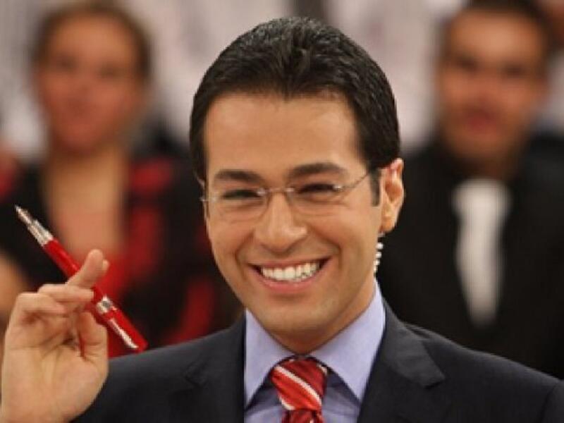 مالك مكتبي إعلامي لبناني ولد في بيروت وتخصص في إدارة الأعمال،ودخل حقل التلفزيون من خلال تجربته الاعدادية في برنامج«كلام الناس»على شاشة LBC بدأ بتقديم برنامجه المثير للجدل أحمر بالخط العريض الذي ناقش مواضيع حساسة لم تطرح من قبل في العالم العربي.
