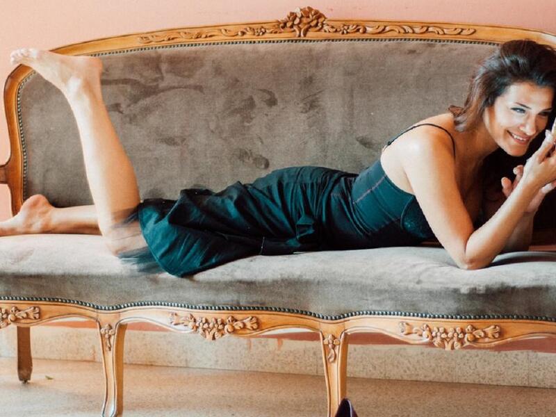 ندى أبو فرحات: الممثلة اللبنانية التي ستصبح أمًا للمرة الأولى لطفل ذكر من زوجها المخرج السينمائي إيلي كمال، والذي عاشت معه "بالمساكنة" قبل زواجهما.
