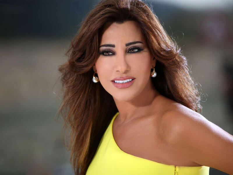 "النجوانين" فانز شمس الأغنية الفنانة اللبنانية نجوى كرم.