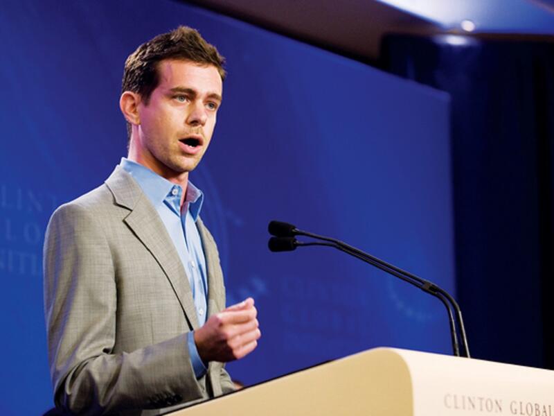  “جاك دورسى”، المدير التنفيذي الحالي لشركة موقع التواصل الاجتماعي “تويتر”، وأحد مؤسسي الموقع، تعرض لاختراق حسابه على موقع “توتير” بالآونة الأخيرة، وقام قراصنة إلكترونيون بالتغريد له ونشر فيديوهات على حسابه الخاص.
