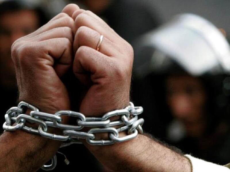 " منع بعض أساليب التعذيب" تعهدات ترامب، شملت كذلك إعادة أساليب تعذيب معينة منع أوباما استخدامها، من بينها "الإيهام بالغرق"، ضد المشتبه بهم بالإرهاب. وإضافة إلى "ما هو أسوأ منها بكثير"، بما في ذلك قتل أفراد من عائلات الإرهابيين.